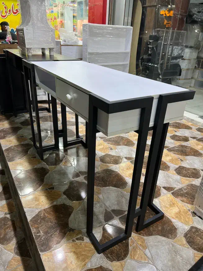 میز کاشت ناخن استند لاک|آرایشگاه و سالنهای زیبایی|اهواز, کمپلو جنوبی|دیوار