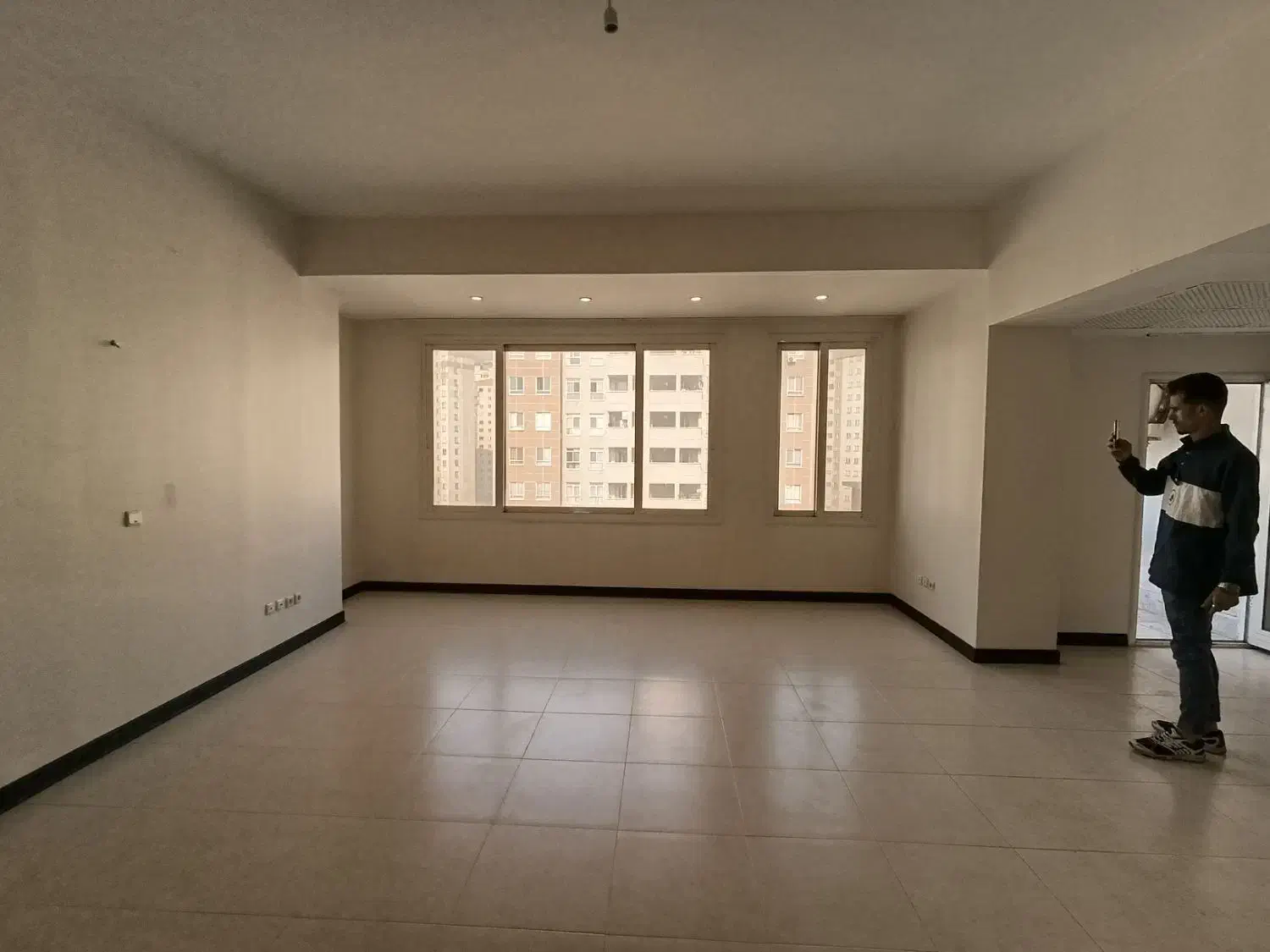 اجاره سه خواب 135 متری میدان دریاچه