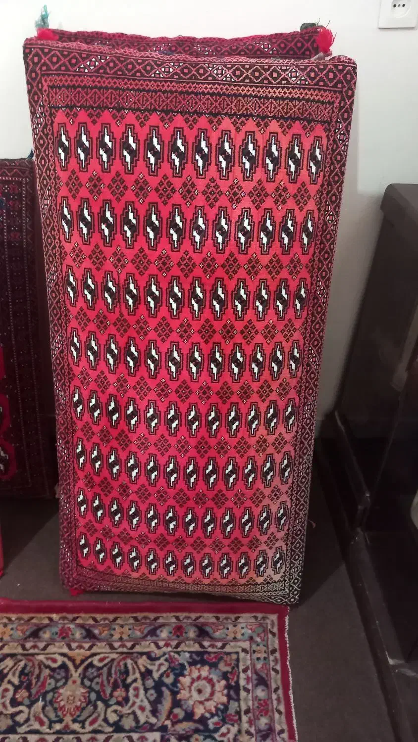 دوجفت پشتی سنتی قرمز نو وسالم|پشتی|قم, زنبیل آباد|دیوار