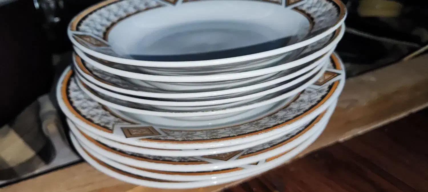 ۱۰ عددظرف چینی در حد نو|ظروف سرو و پذیرایی|لنگرود, |دیوار