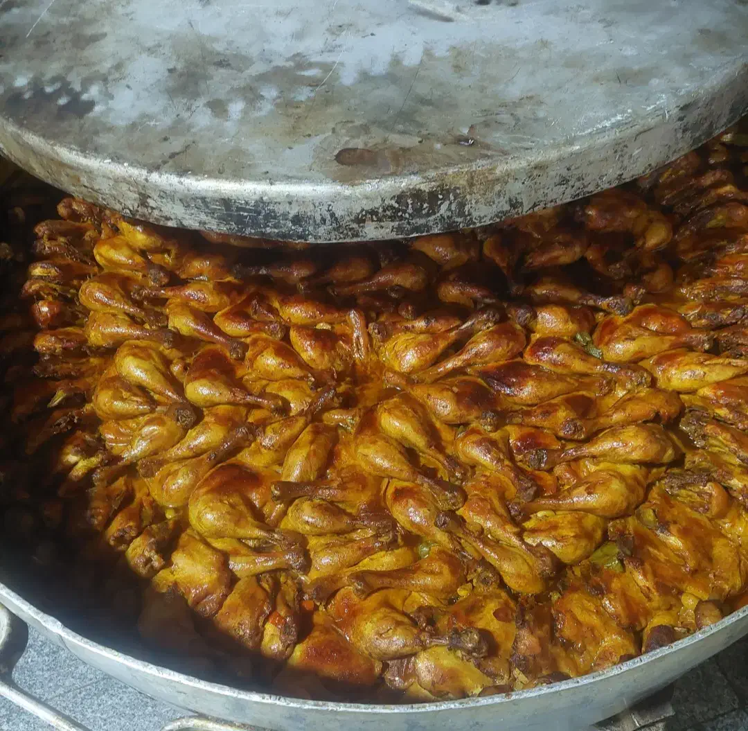 سلام به اشپز حرفه ای نیازمندیم|استخدام خدمات فروشگاه و رستوران|مشهد, شهرک امام هادی (شهرک غرب)|دیوار