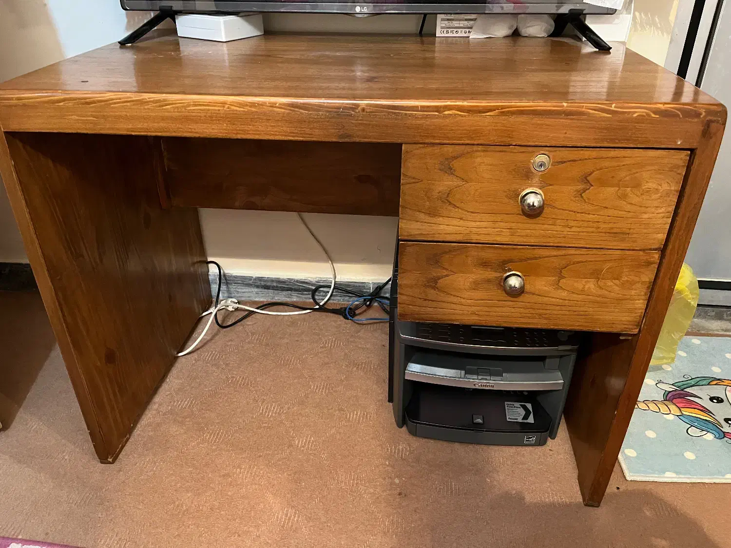 میز تحریر چوبی کاملا سالم|میز تحریر و کامپیوتر|بروجرد, |دیوار