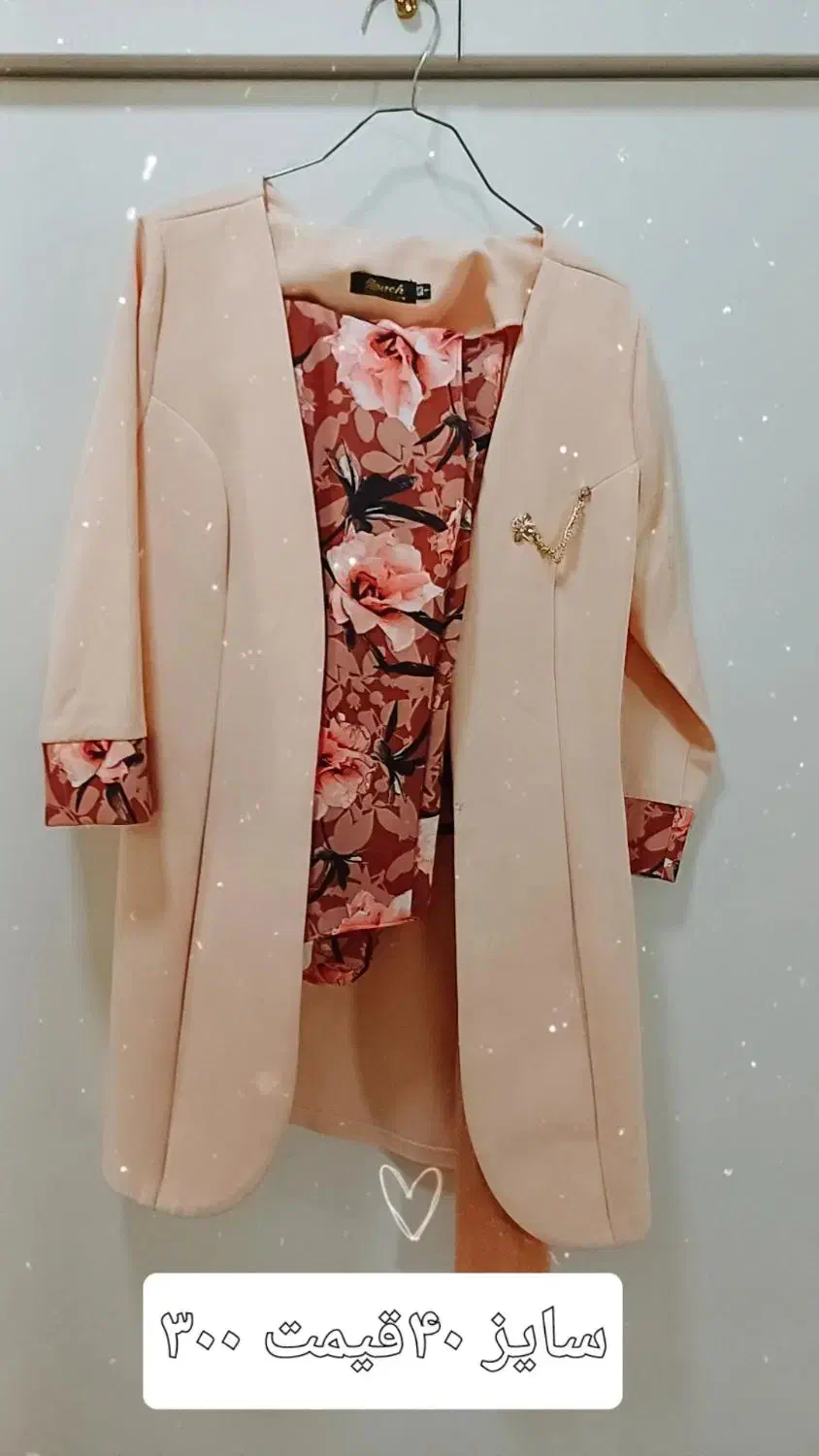 تعدادی لباس|لباس|مهاجران, |دیوار