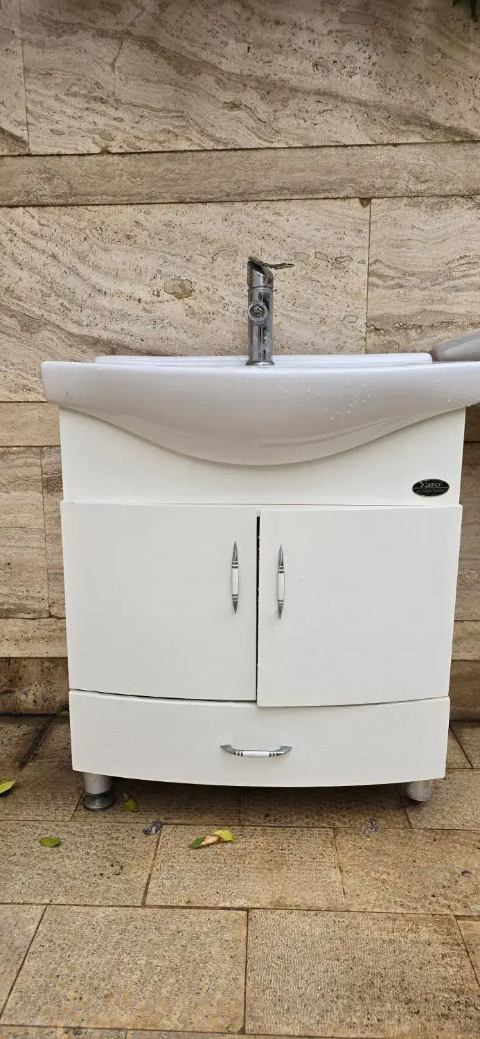 روشویی کمد دار وپایه دار  با شیرالات|لوازم سرویس بهداشتی|شیراز, قدوسی شرقی|دیوار