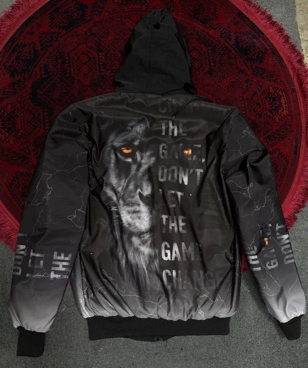 بادگیر سابلیمیش|لباس|اصفهان, باغ زرشک|دیوار