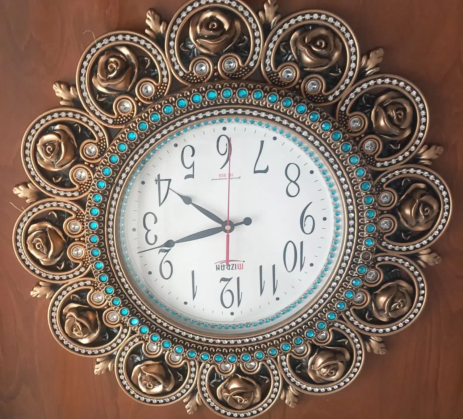 ساعت دیواری بسیار زیبا کارکرده ولی سالم|ساعت دیواری و تزئینی|شهرکرد, |دیوار