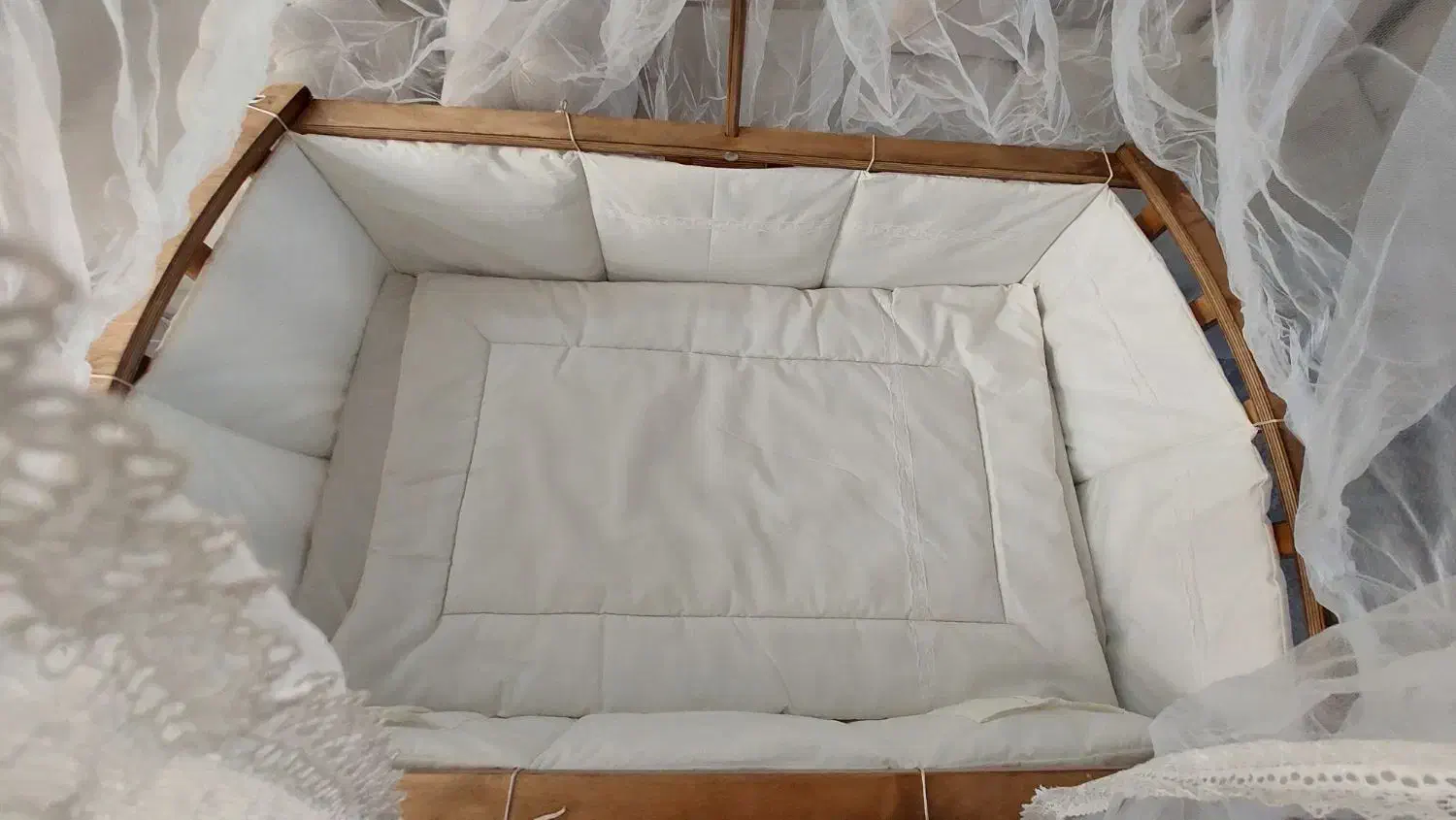 تخت کنار مادر|تشک تختخواب|رشت, شهرک صبا|دیوار