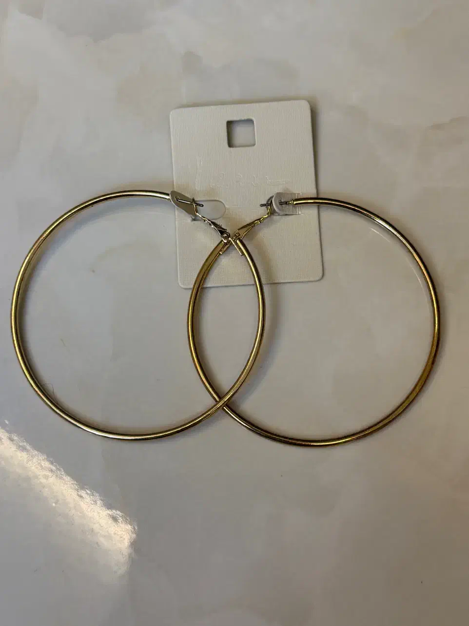 گوشواره زیبا|بدلیجات|نیشابور, بلوار گلها|دیوار