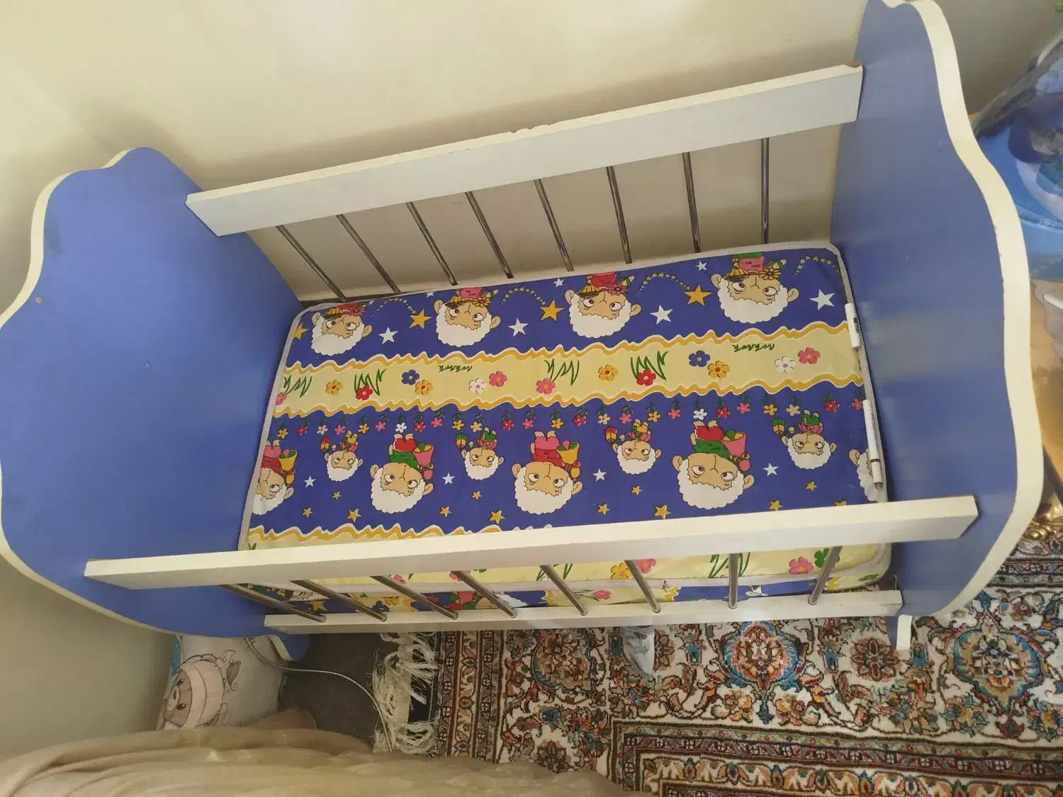 تخت گهواره ای نوزاد|تخت و صندلی بچه|تبریز, |دیوار