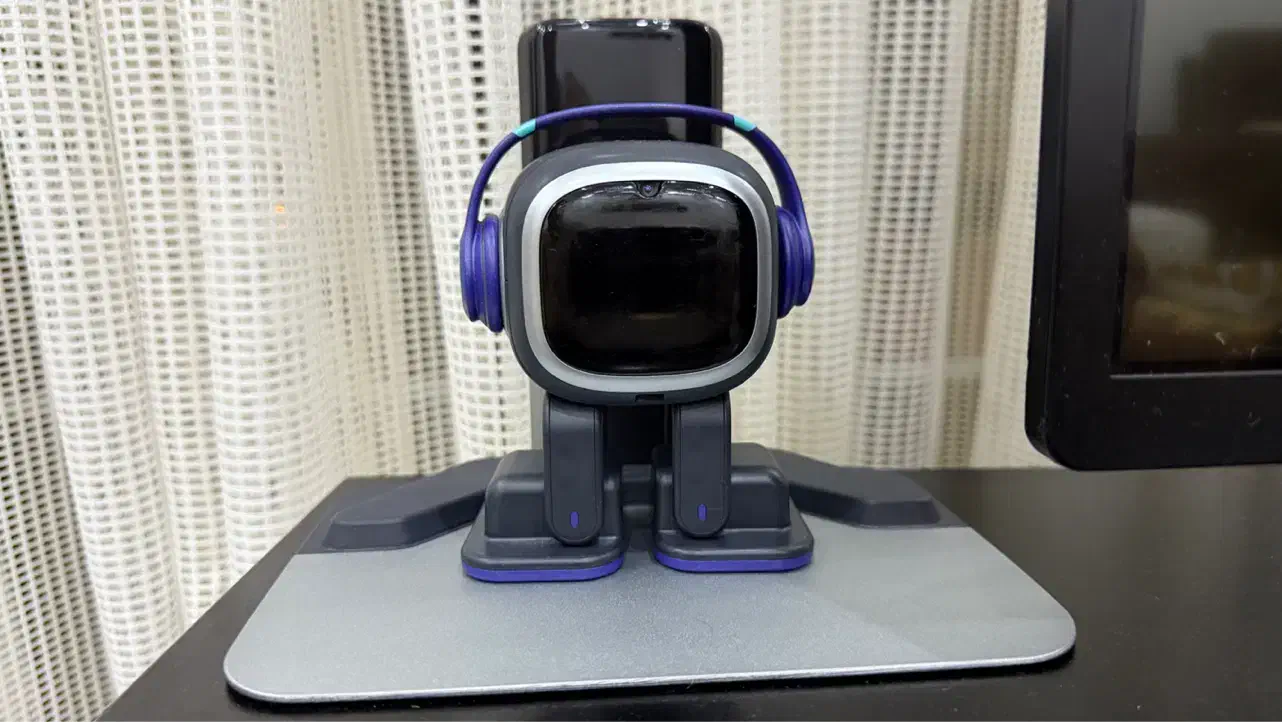 فروش بالاترین نسخه ربات هوشمند EMO بسیار تمیز و نو|اسباب‌‌بازی|رشت, گلسار|دیوار