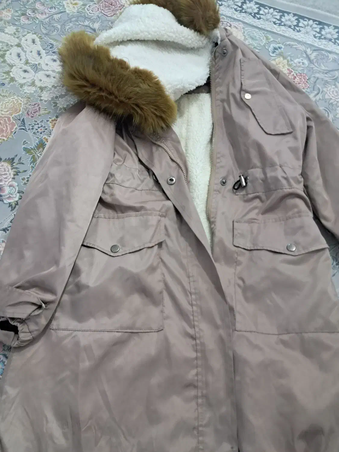 کاپشن|لباس|بروجرد, |دیوار