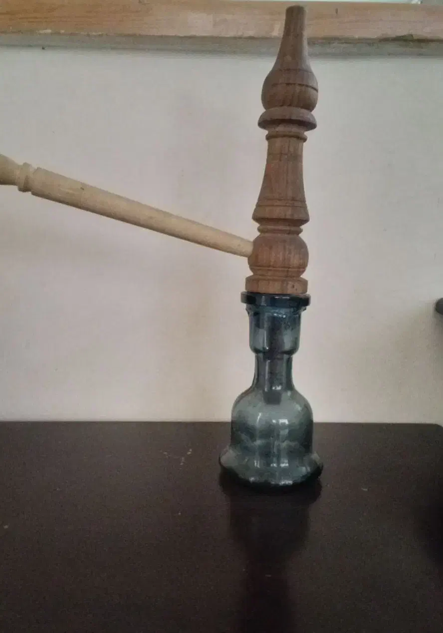تنه قلیان چوبی و تنگ شیشه ای|کلکسیون اشیاء عتیقه|مشهد, مشکینی (شهرک غرب)|دیوار