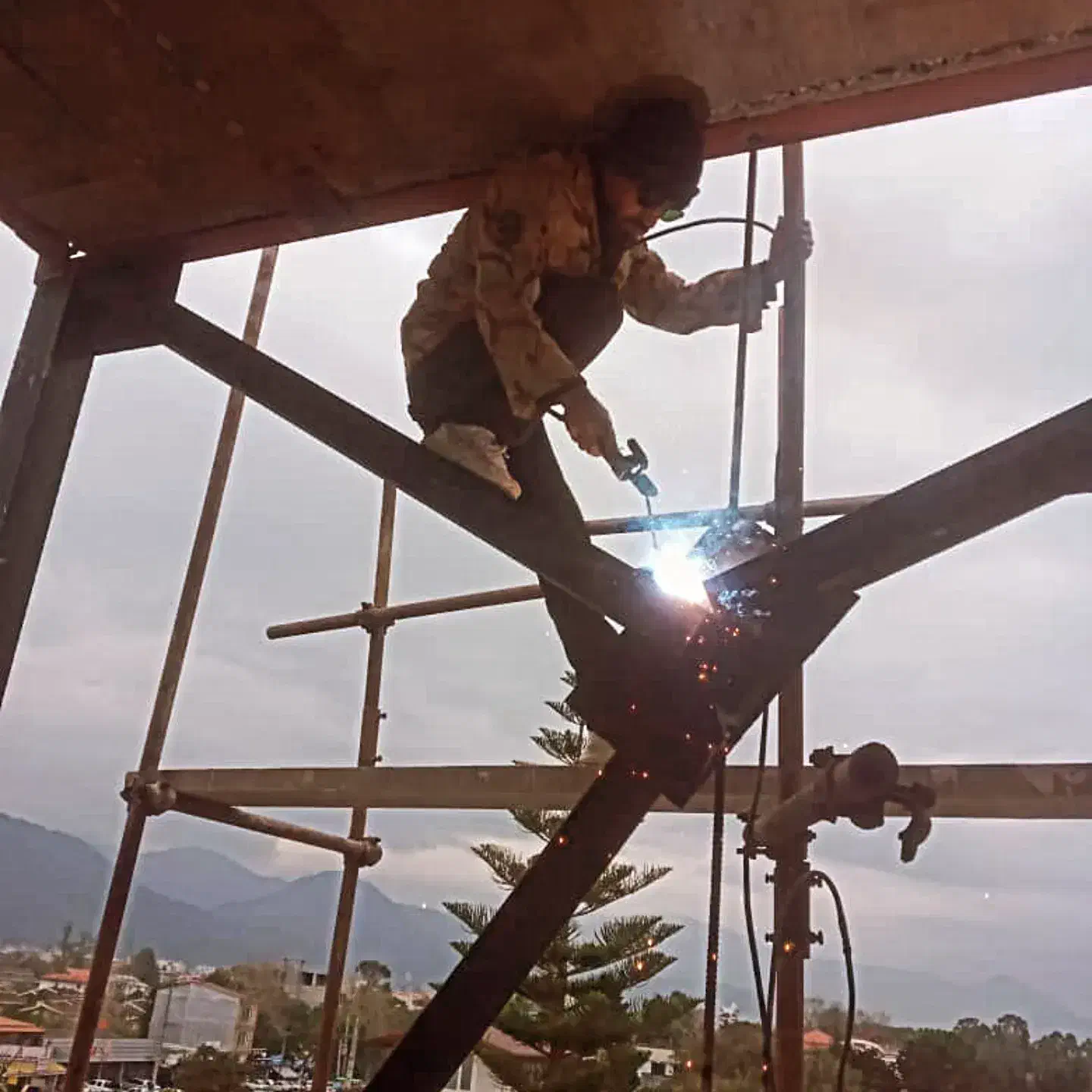 نیازمندجوشکار وارد|استخدام معماری، عمران و ساختمانی|رامسر, |دیوار