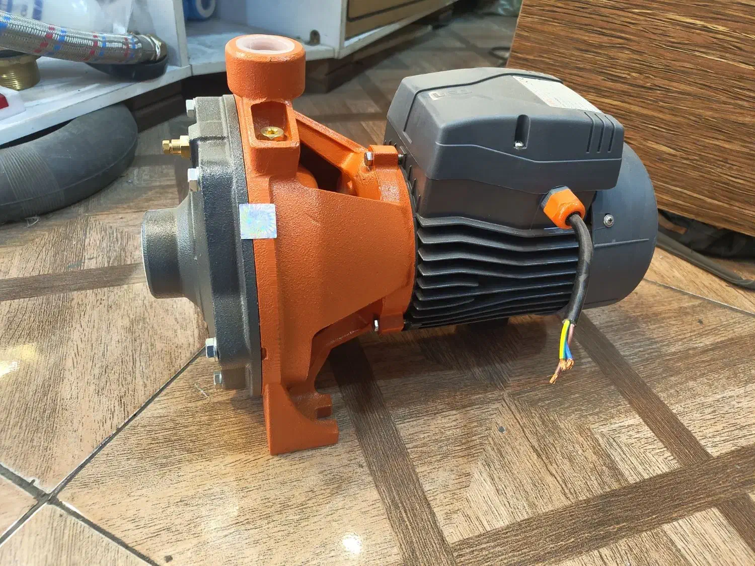 پمپ ۲ اسب ۲ پروانه لئو|مصالح و تجهیزات ساختمان|تهران, مشیریه|دیوار