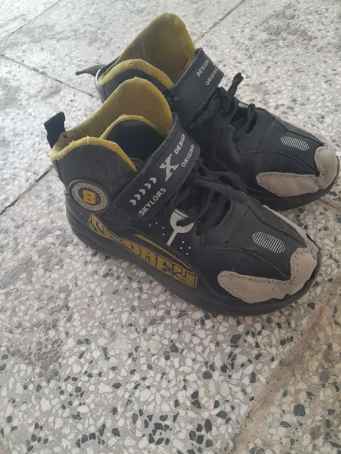 کیف و کفش|کیف، کفش، کمربند|نیشابور, پاستور|دیوار