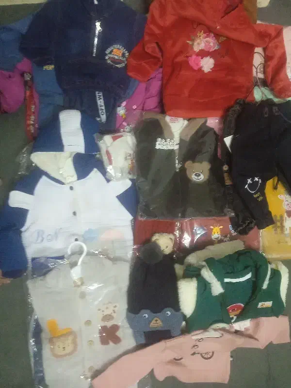 تعدادی پوشاک بچه ازشیرخوارتادوساله نو نصف قیمت|کفش و لباس بچه|یزد, |دیوار