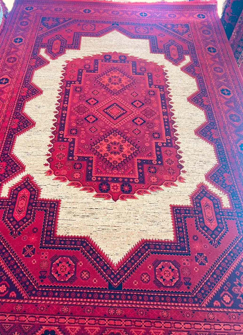 فرش قرمز|فرش|نیشابور, محله میدان باغات|دیوار