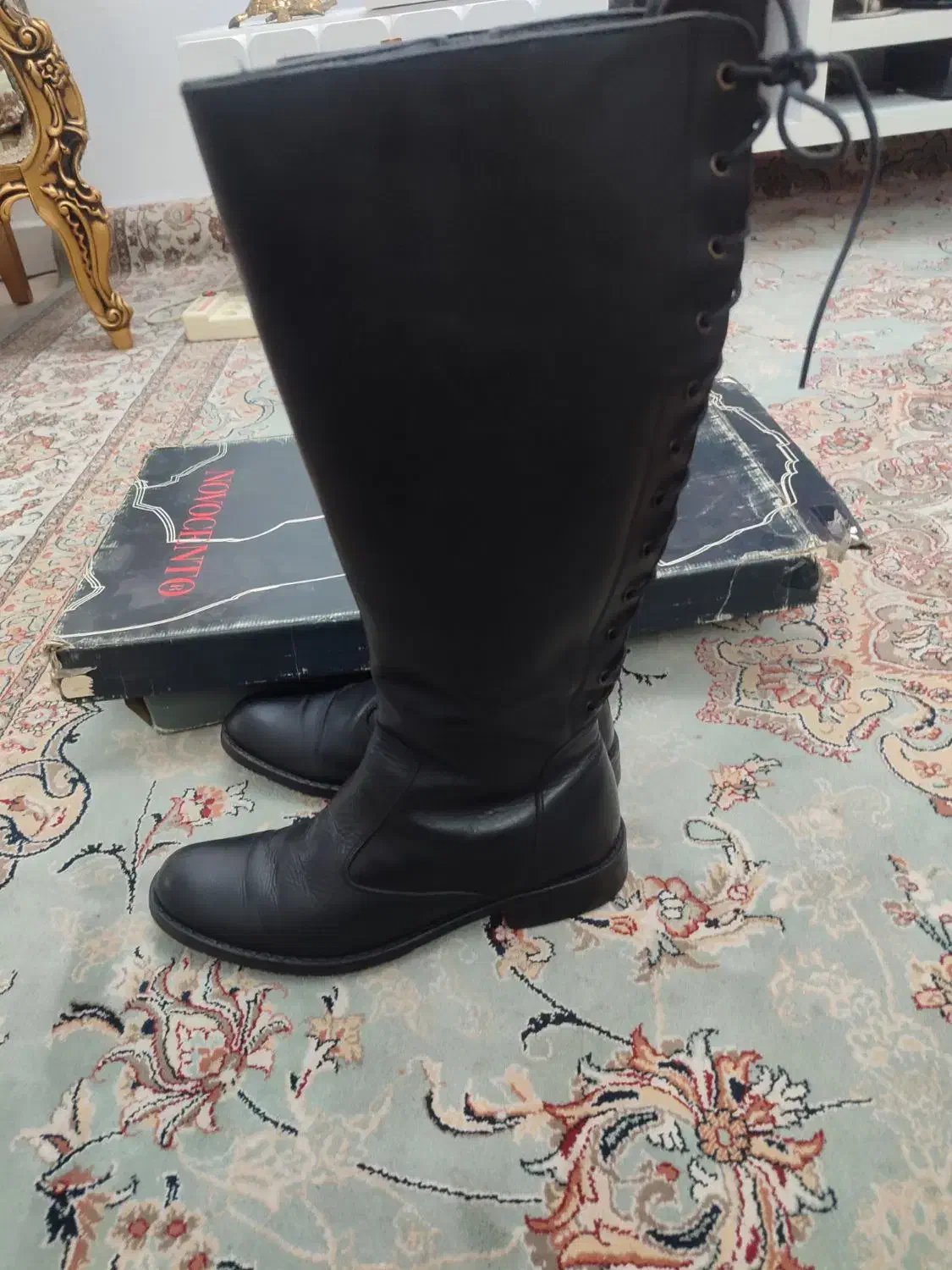 بوت چرم ساق بلند|کیف، کفش، کمربند|پرند, فاز ۶|دیوار