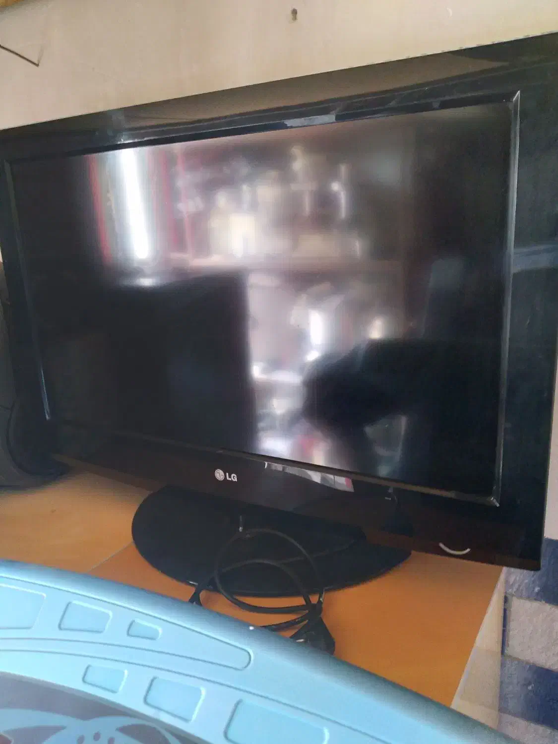تلوزیون ال سی دی ۳۲ اینچ ال جی سالم|تلویزیون و پروژکتور|رباط‌کریم, کیکاور|دیوار