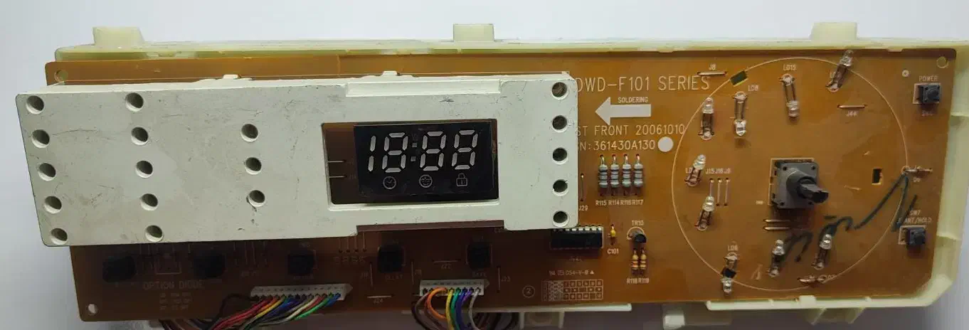 تعمیرات تخصصی بردهای الکترونیکی لوازم خانگی|خدمات پیشه و مهارت|کاشان, معلم|دیوار