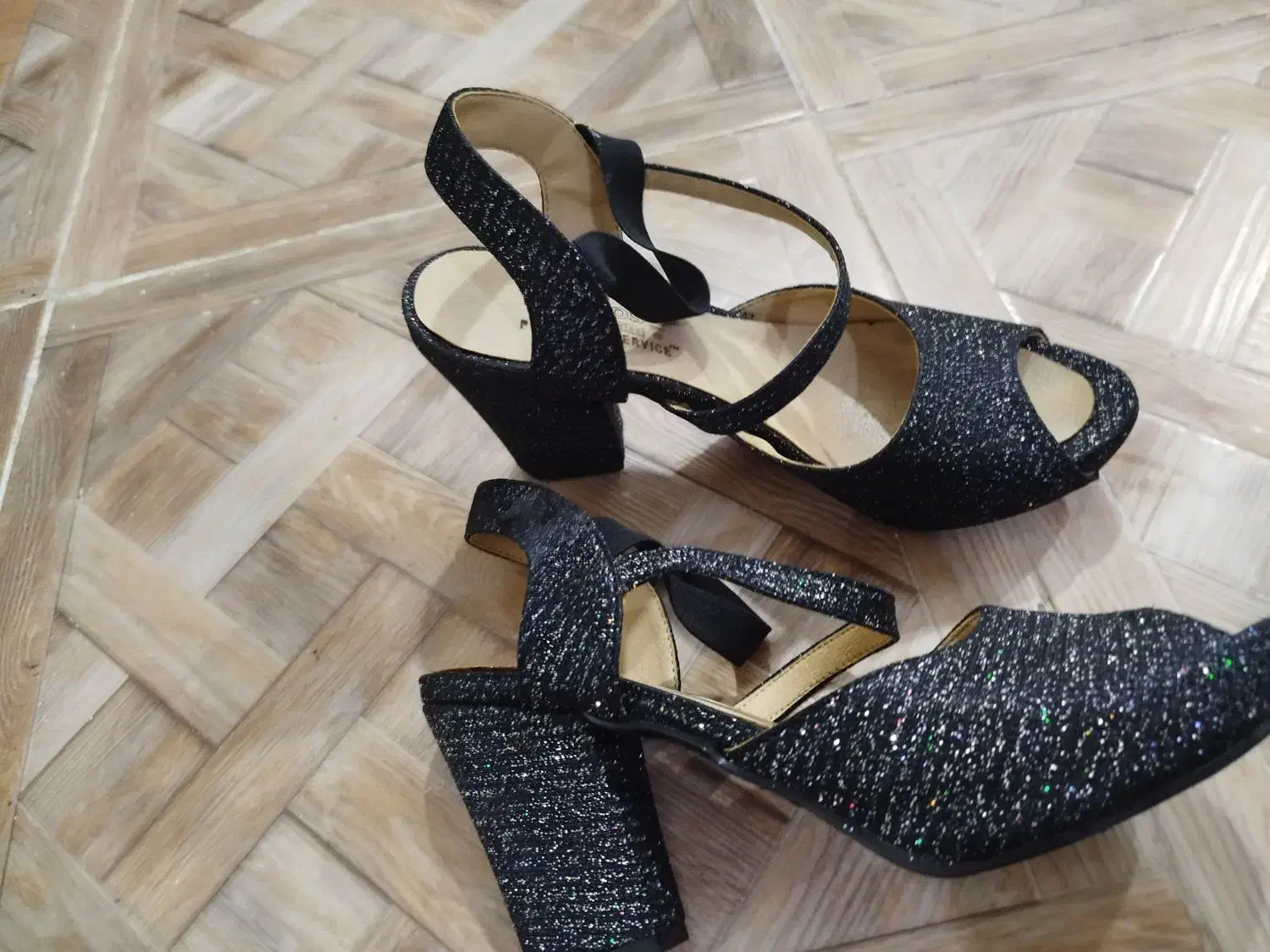 یک جفت کفش ودو عدد صندل سایز همشون 40|کیف، کفش، کمربند|بندر امام خمینی, |دیوار