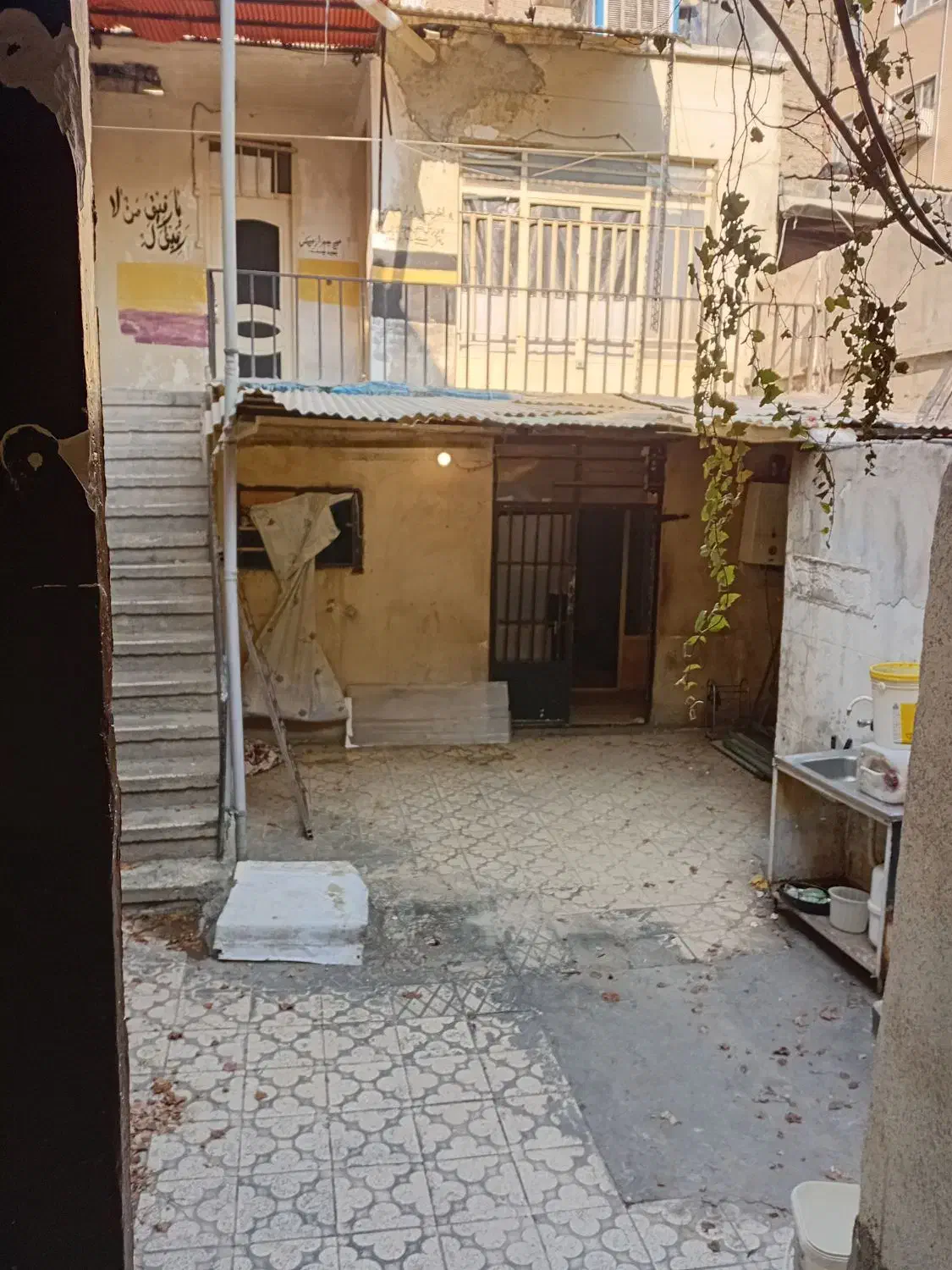 اجاره دربست به کارگر یا انباری یا تولیدی