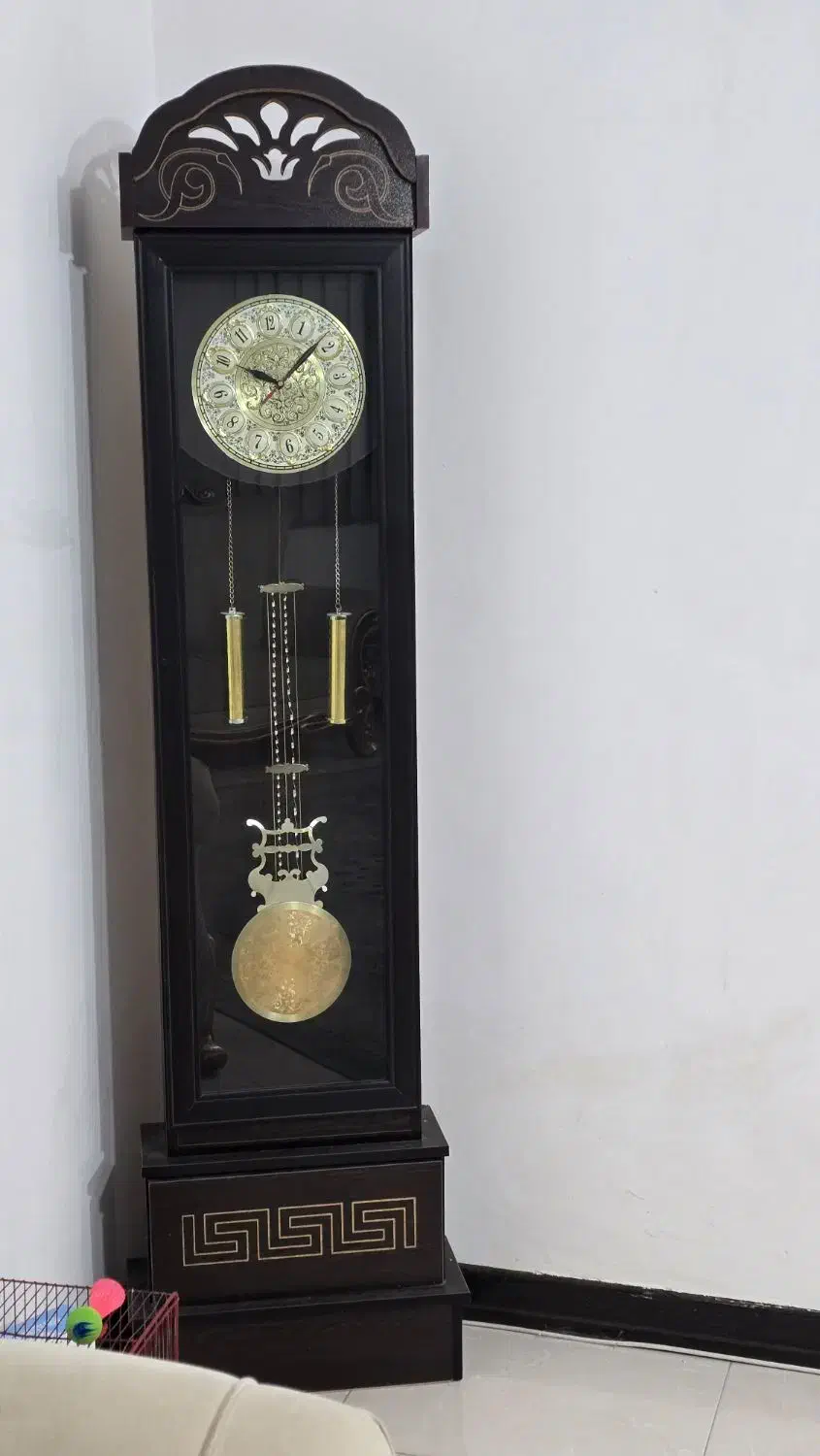 ساعت ایستاده سالم و نو|ساعت دیواری و تزئینی|صدرا-فارس, فاز ۱|دیوار