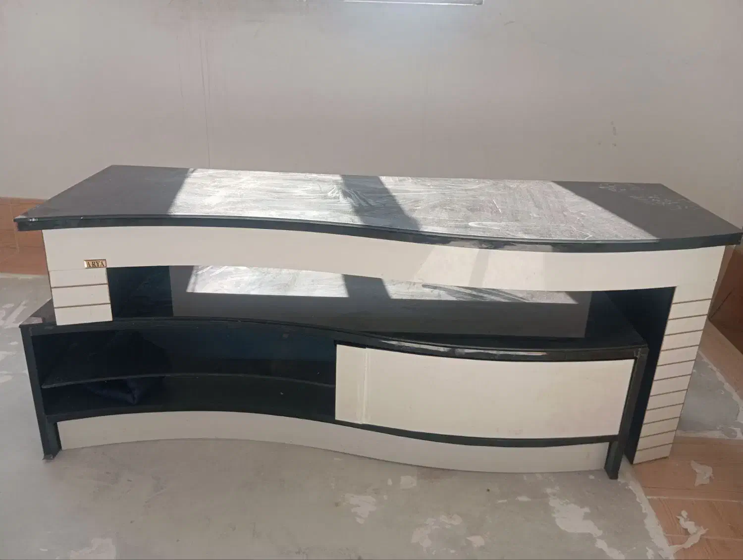 میز تلویزیون|میز تلویزیون|میانه, |دیوار