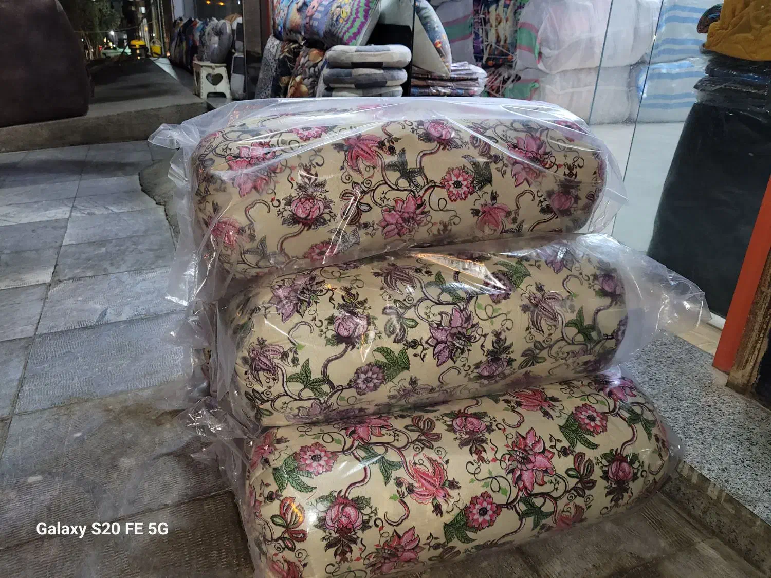 بالش لوله ای(گرد) زیر دست(ژیر شان)|رختخواب، بالش، پتو|بانه, |دیوار