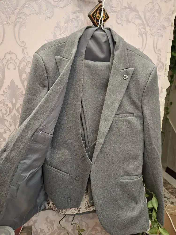 کت شلوار در حد نو یبار فقط پوشیده شده|لباس|جهرم, |دیوار