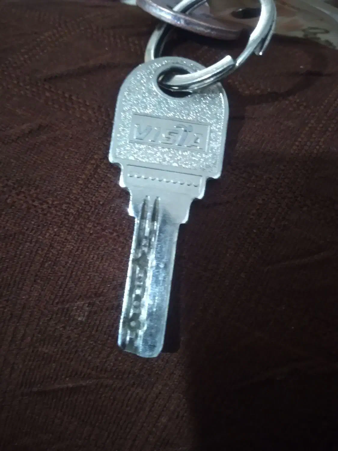 دسته کلید پیداشده|اشیا|گرمسار, |دیوار