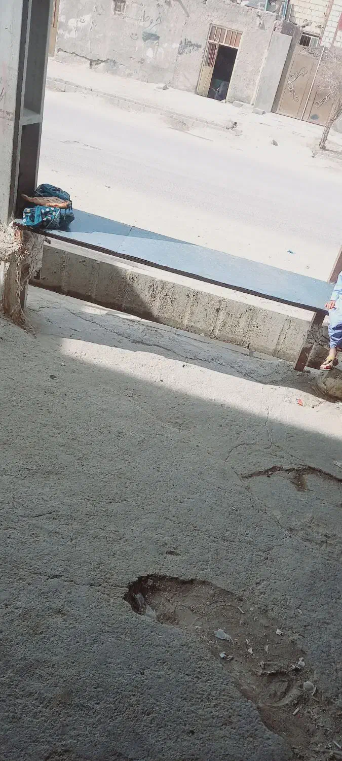 میز اهنی|دفتر کار|زاهدان, |دیوار