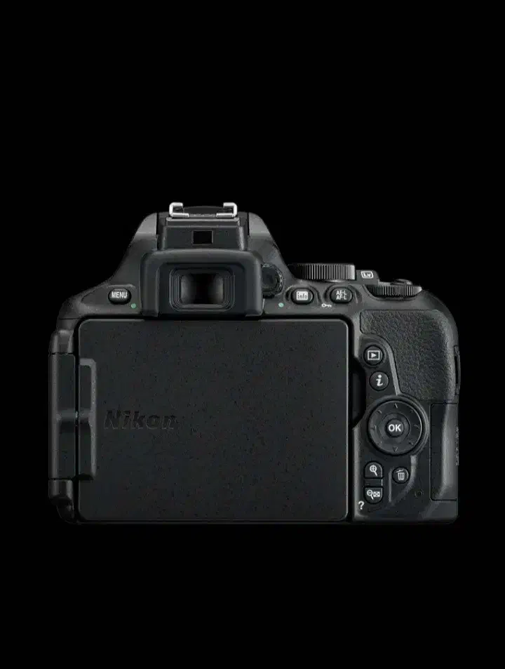 دوربین Nikon d5600 + لنز 18-140|دوربین عکاسی و فیلم‌برداری|اراک, |دیوار