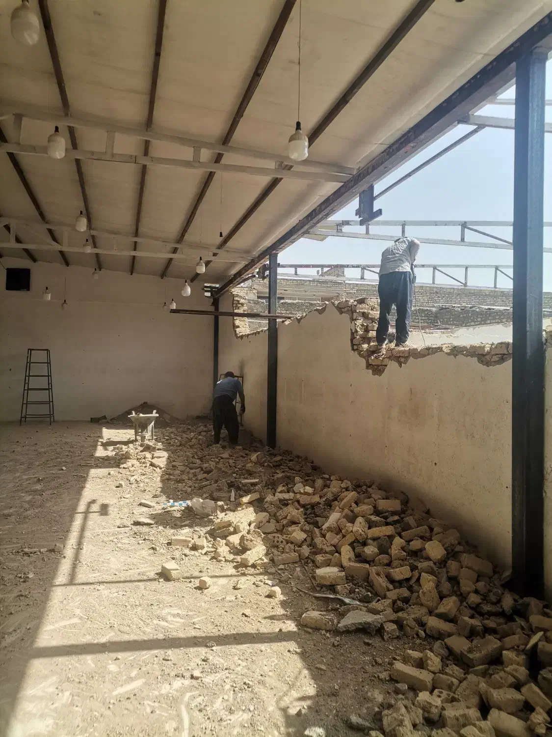 تخریب وسوراخ کاری ساختمان|خدمات پیشه و مهارت|نجف‌آباد, گلدشت|دیوار