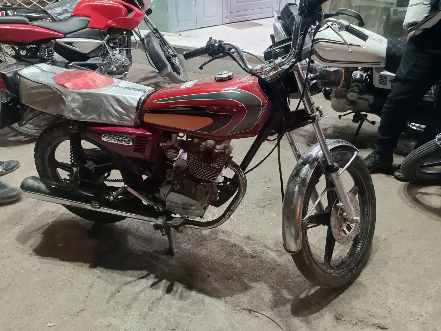 موتور|موتورسیکلت|قائن, |دیوار