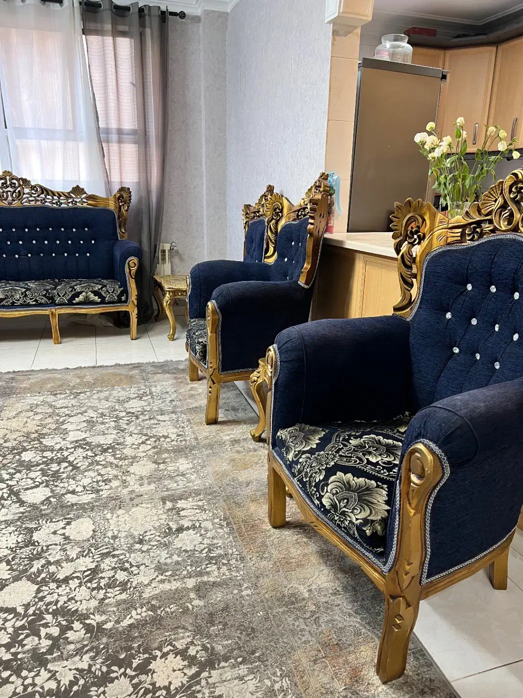 مبل کاملا نو و‌تمیز|مبلمان خانگی و میز عسلی|شیراز, کلاهدوز|دیوار