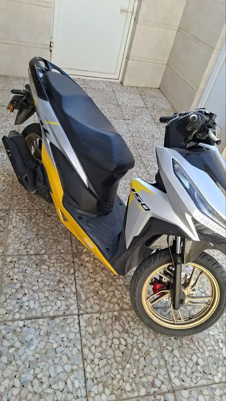 فروش کلیک 150نقره ای/1403|موتورسیکلت|بادرود, |دیوار