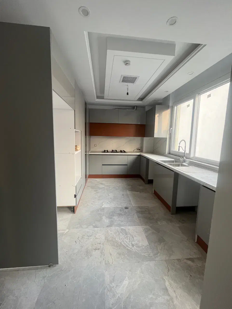 ۱۴۰ متر/۳خواب/تک واحدی/۲ پارکینگ/میدان۷