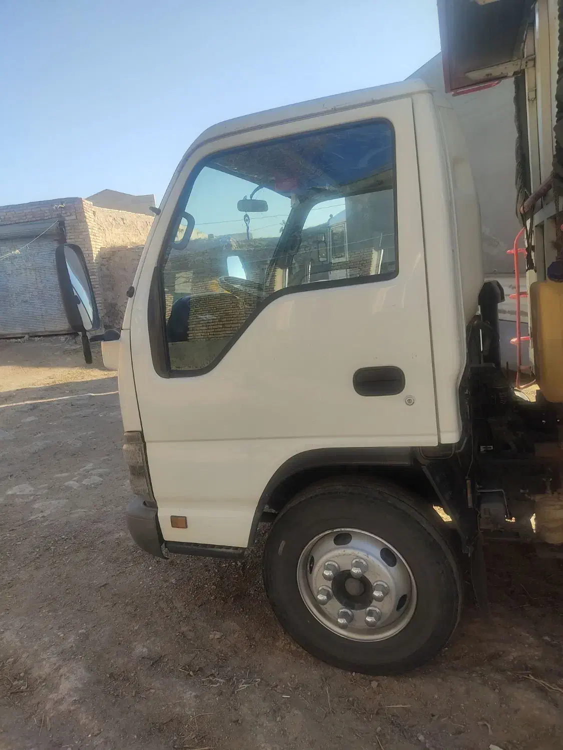 یک دستگاه خودرو ایسوزو|خودرو سنگین|پایین هولار, |دیوار