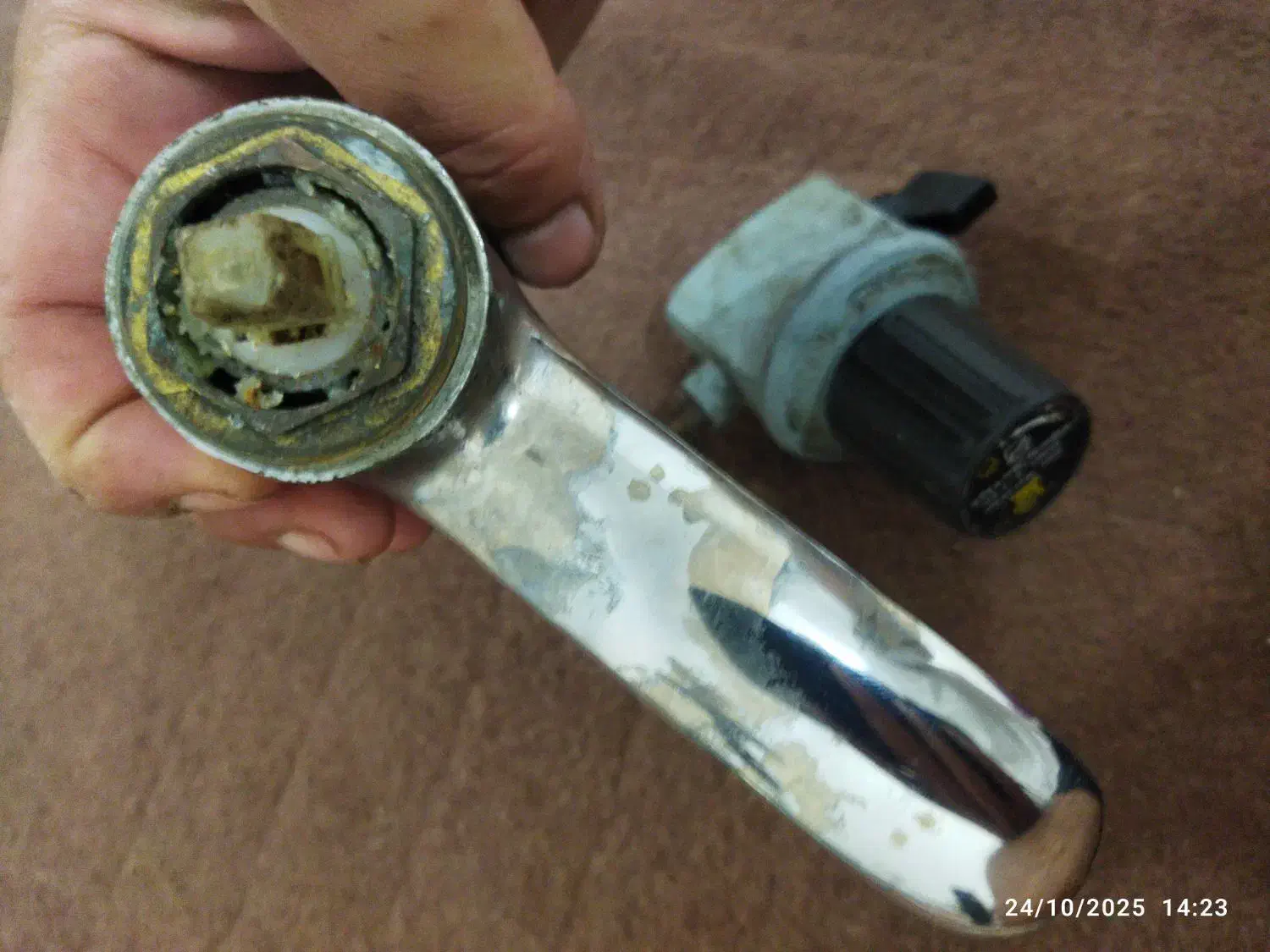 شیر روشویی و رگلاتور|لوازم حمام|بوشهر, |دیوار