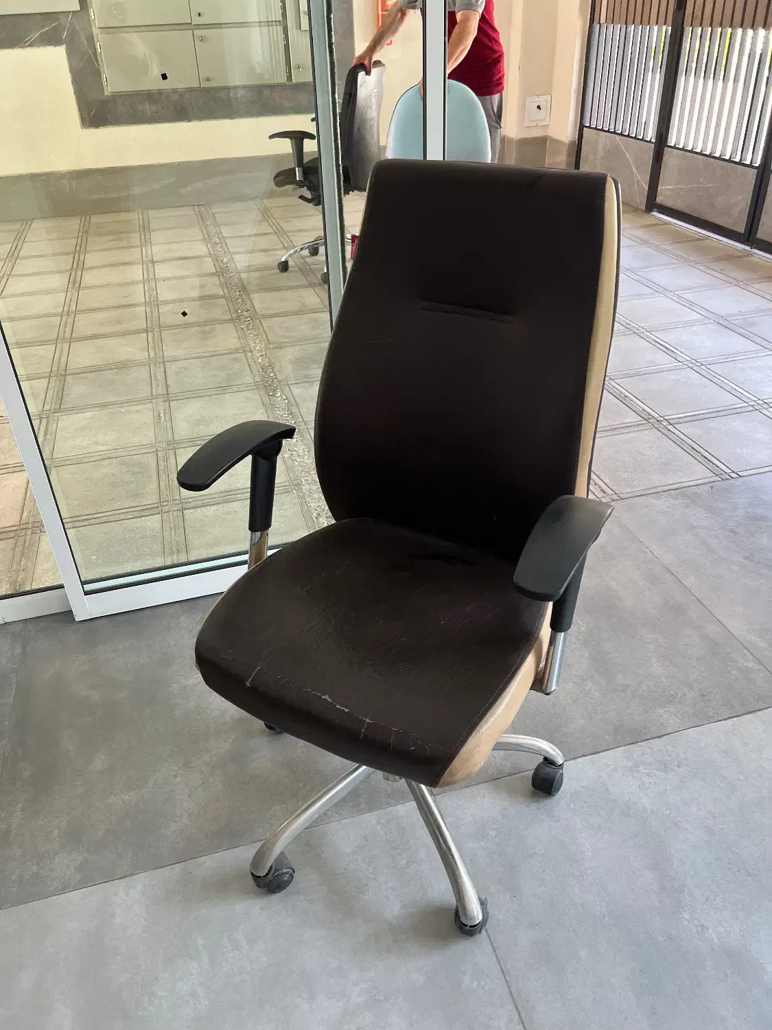 صندلی اداری|دفتر کار|اندیشه, اندیشه فاز ۴|دیوار