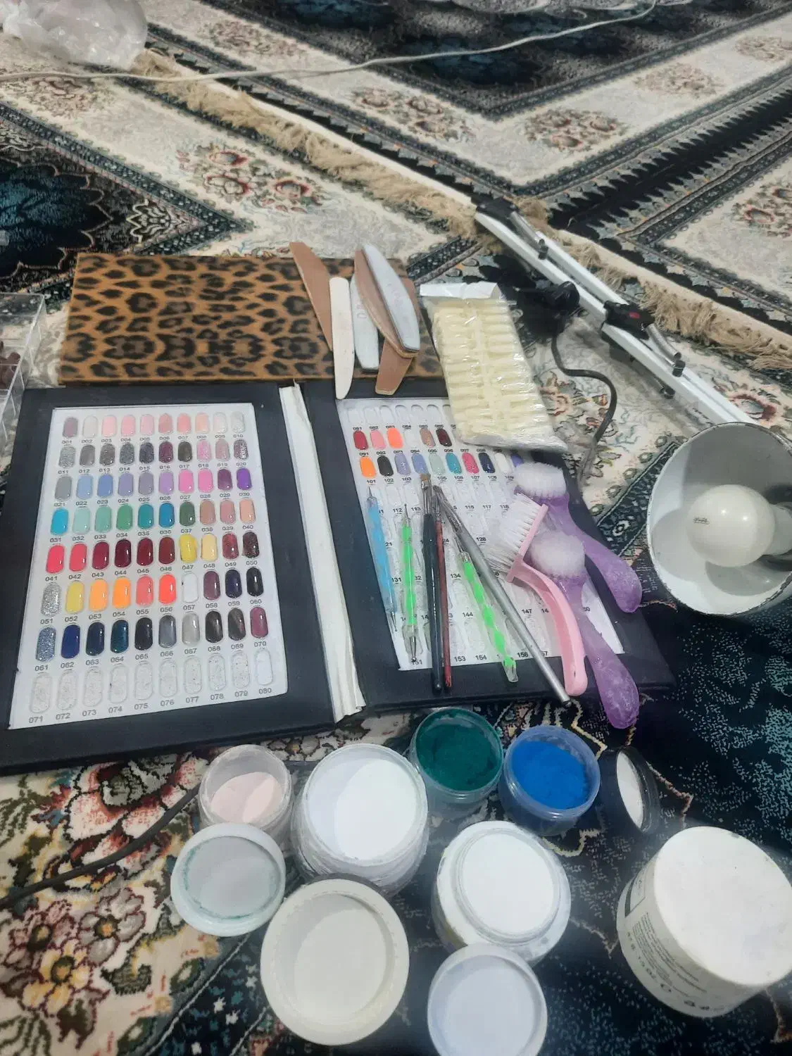 مقداری وسیله ناخن|آرایشگاه و سالنهای زیبایی|بومهن, |دیوار