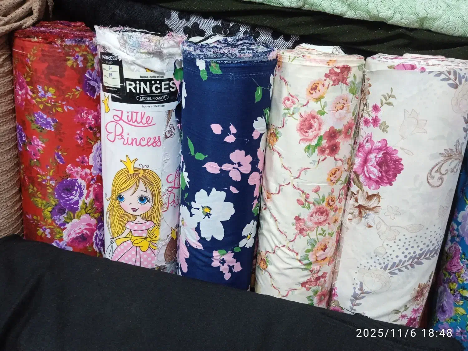 حراجی پارچه در پارچه سرای داداش پور|رختخواب، بالش، پتو|اهر, |دیوار