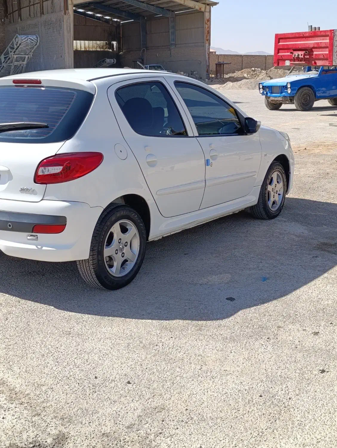 207بدون رنگ|خودرو سواری و وانت|آباده, |دیوار