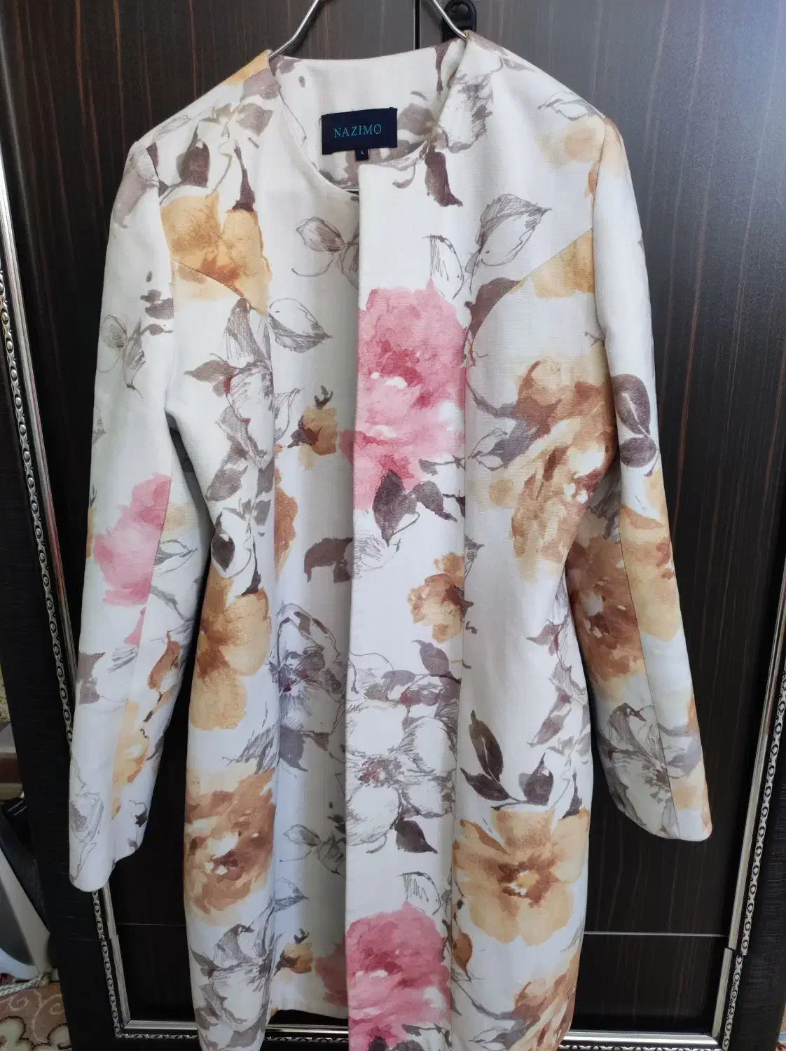 کت سفید|لباس|زنجان, |دیوار