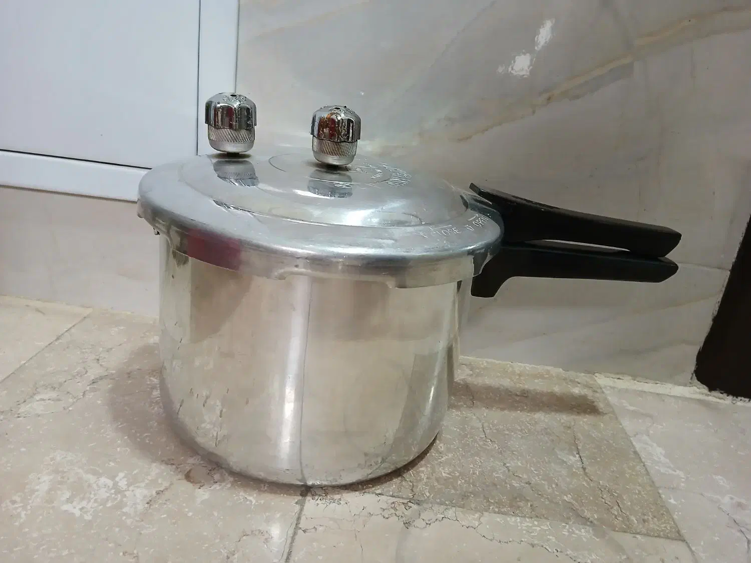 زودپز|ظروف پخت‌وپز|الیگودرز, |دیوار