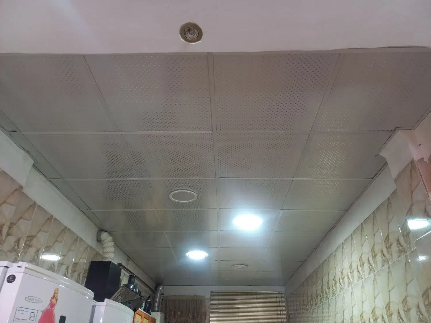 ۳۶ عدد پنل سقفی. ۶۰در ۶۰ همراه با چهار عدد لامپ|لامپ و چراغ|نورآباد, |دیوار