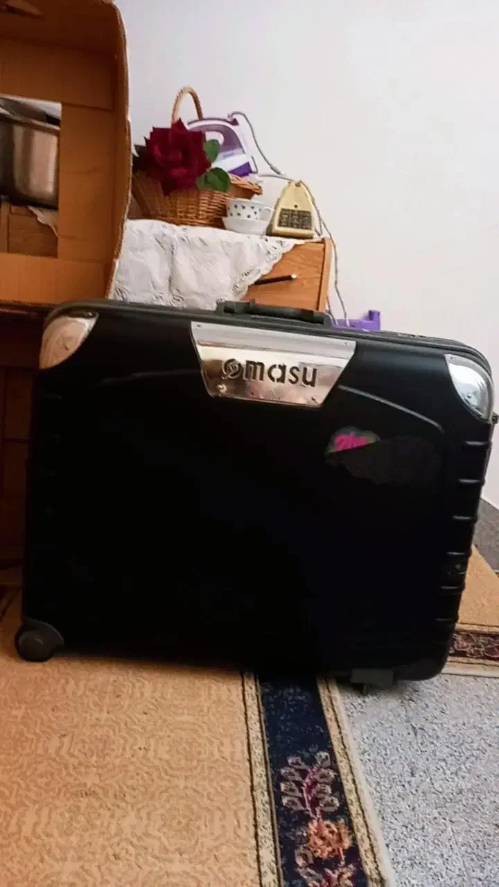 چمدان بزرگ خارجی|کیف، کفش، کمربند|مشهد, عبادی|دیوار