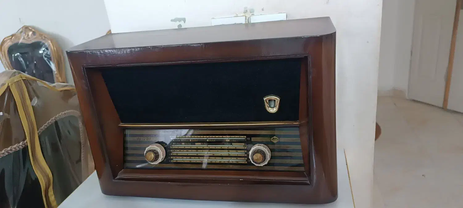 رادیو عتیقه|کلکسیون اشیاء عتیقه|گلبهار, شهر جدید گلبهار|دیوار