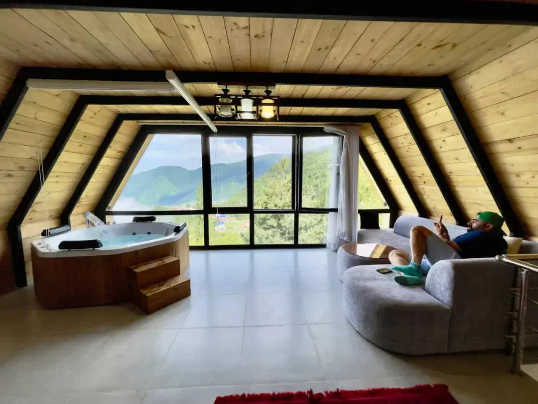 رزرو کلبه سوئیسی لاکچری چوبی جکوزی ویو جنگلی|اجارهٔ کوتاهمدت ویلا و باغ|رامسر, |دیوار